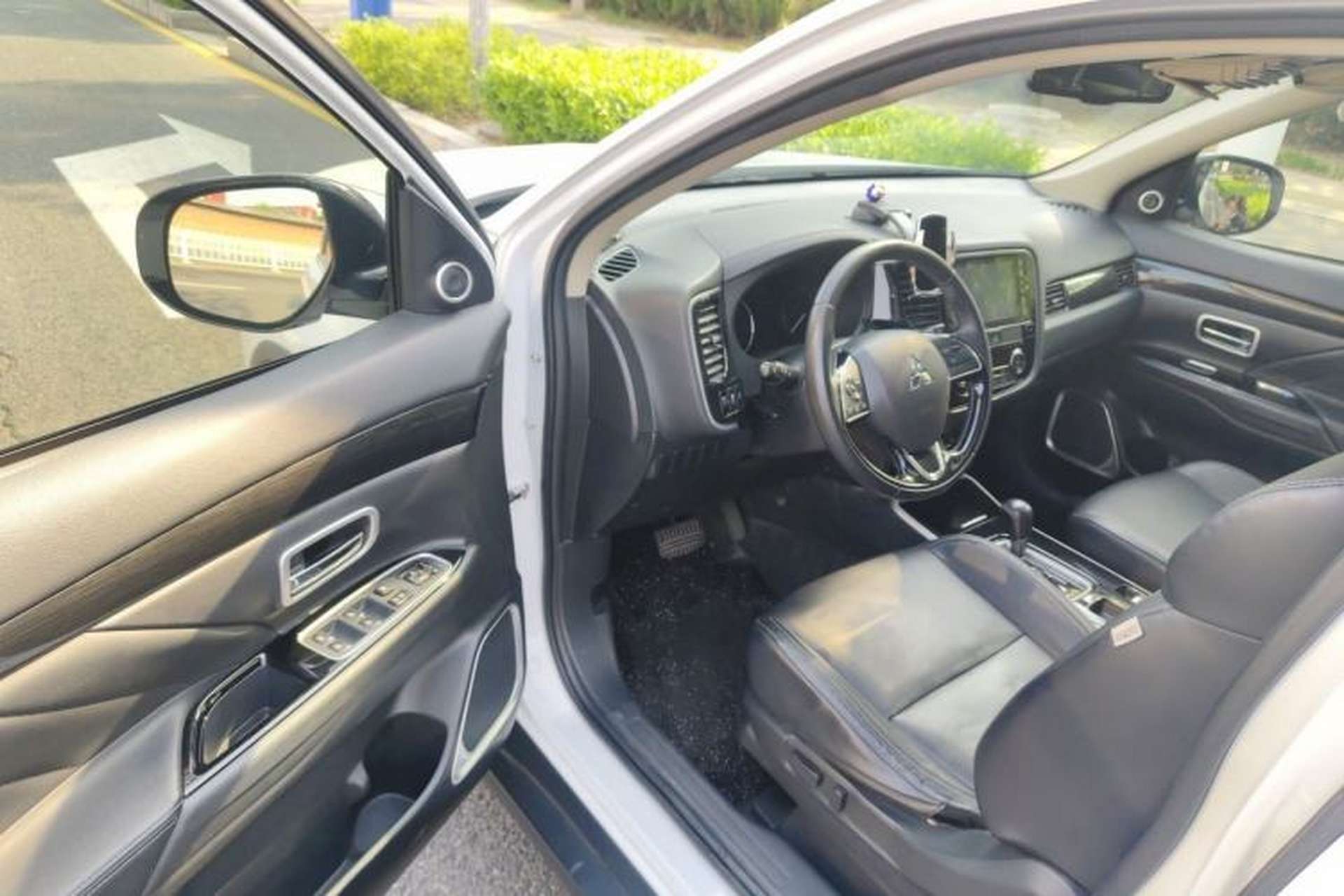 Used Mitsubishi Outlander 2019 2.0L Two-Wheel Drive Comfort Edition 5 Seats China VI Standard Driver Seat