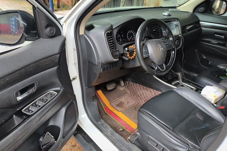 Used Mitsubishi Outlander 2019 2.0L Two-Wheel Drive Comfort Edition 5 Seats China VI Standard Driver Seat