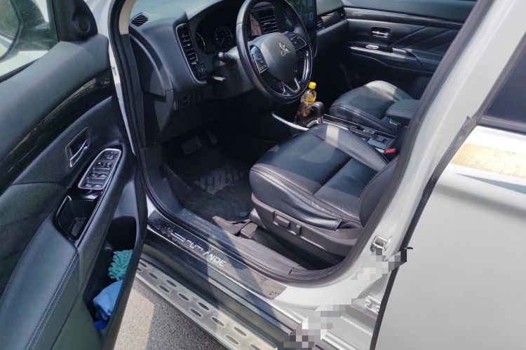 Used Mitsubishi Outlander 2019 2.0L Two-Wheel Drive Comfort Edition 5 Seats China VI Standard Driver Seat
