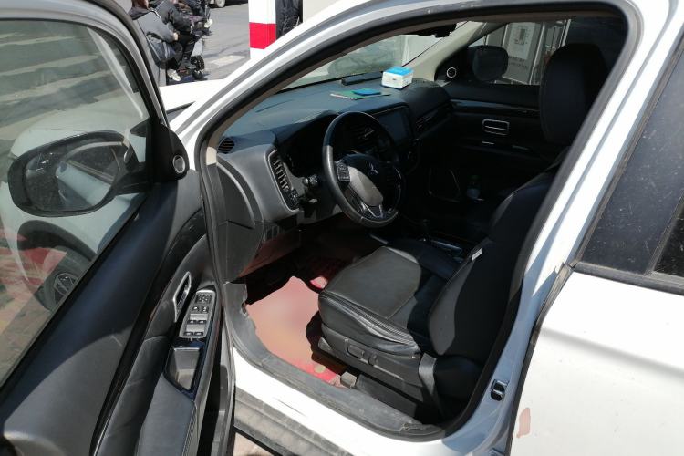 Used Mitsubishi Outlander 2019 2.0L Two-Wheel Drive Comfort Edition 5 Seats China V Standard Driver Seat