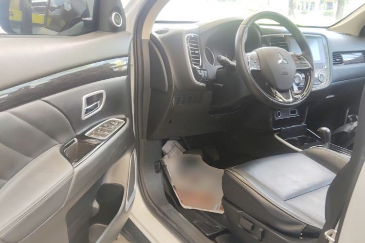 Used Mitsubishi Outlander 2019 2.0L Two-Wheel Drive Comfort Edition 5 Seats China VI Standard Driver Seat