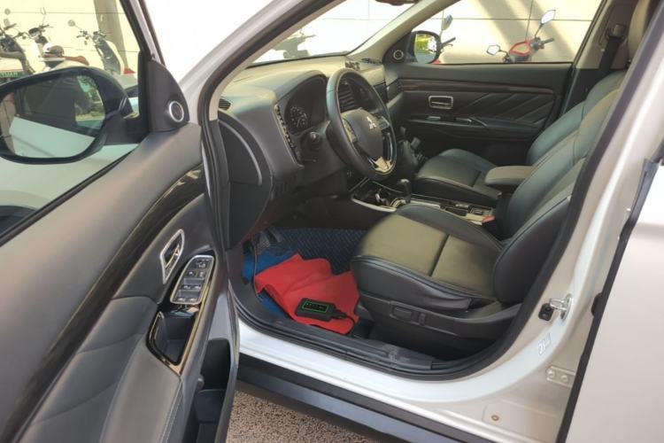 Used Mitsubishi Outlander 2019 2.0L Two-Wheel Drive Comfort Edition 5 Seats China VI Standard Driver Seat