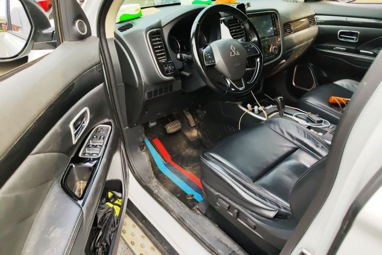 Used Mitsubishi Outlander 2019 2.0L Two-Wheel Drive Comfort Edition 5 Seats China VI Standard Driver Seat
