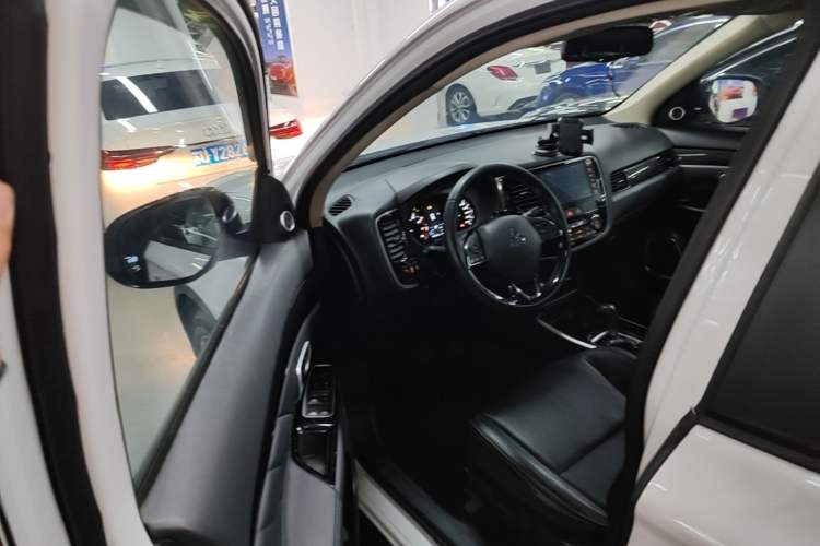 Used Mitsubishi Outlander 2019 2.0L Two-Wheel Drive Comfort Edition 5 Seats China VI Standard Driver Seat