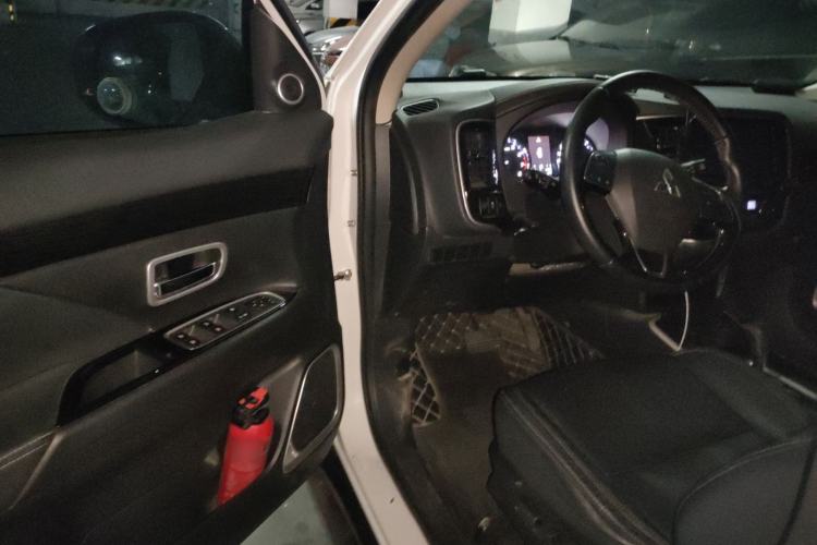 Used Mitsubishi Outlander 2019 2.0L Two-Wheel Drive Comfort Edition 5 Seats China VI Standard Driver Seat