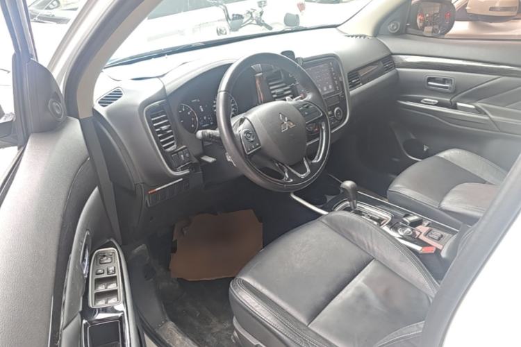 Used Mitsubishi Outlander 2019 2.4L 4x4 Zhi Xiang Edition 5 Seats China V Emission Standard Driver Seat