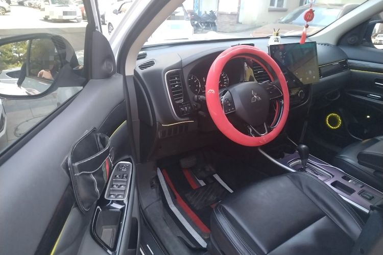 Used Mitsubishi Outlander 2019 2.0L Two-Wheel Drive Comfort Edition 7-Seater China VI Standard Driver Seat
