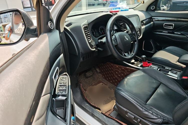 Used Mitsubishi Outlander 2019 2.0L Two-Wheel Drive Comfort Edition 5 Seats China V Standard Driver Seat