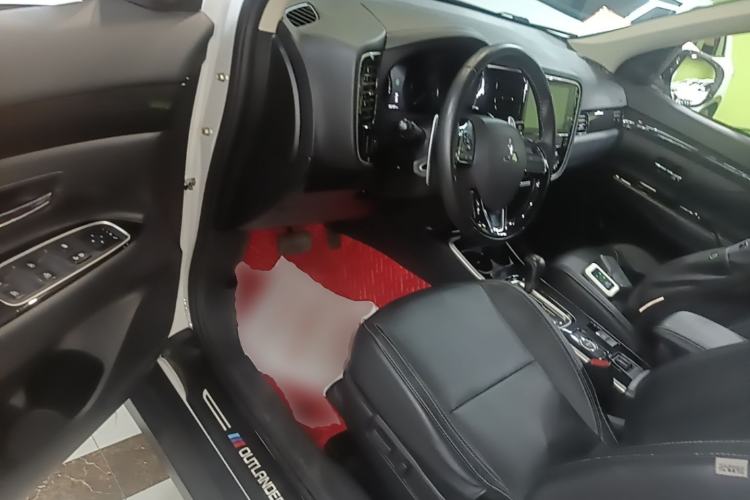 Used Mitsubishi Outlander 2019 2.4L 4x4 Zhi Xiang Edition 7 Seats China VI Standard Driver Seat