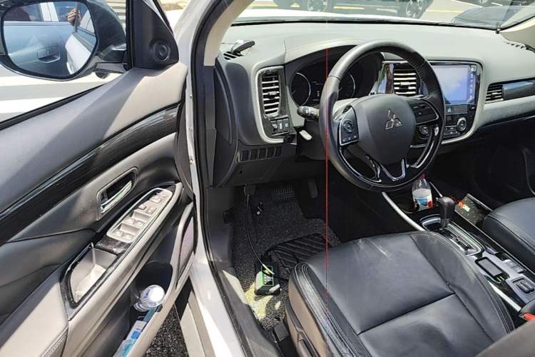 Used Mitsubishi Outlander 2019 2.0L Two-Wheel Drive Comfort Edition 5 Seats China VI Standard Driver Seat