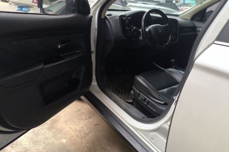 Used Mitsubishi Outlander 2019 2.4L 4x4 Zhi Xiang Edition 7 Seats China VI Standard Driver Seat