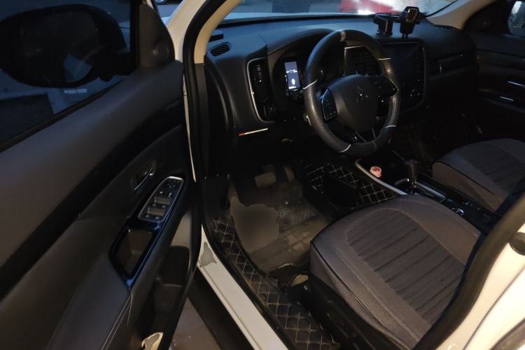 Used Mitsubishi Outlander 2019 2.4L 4x4 Zhi Xiang Edition 5 Seats China VI Standard Driver Seat