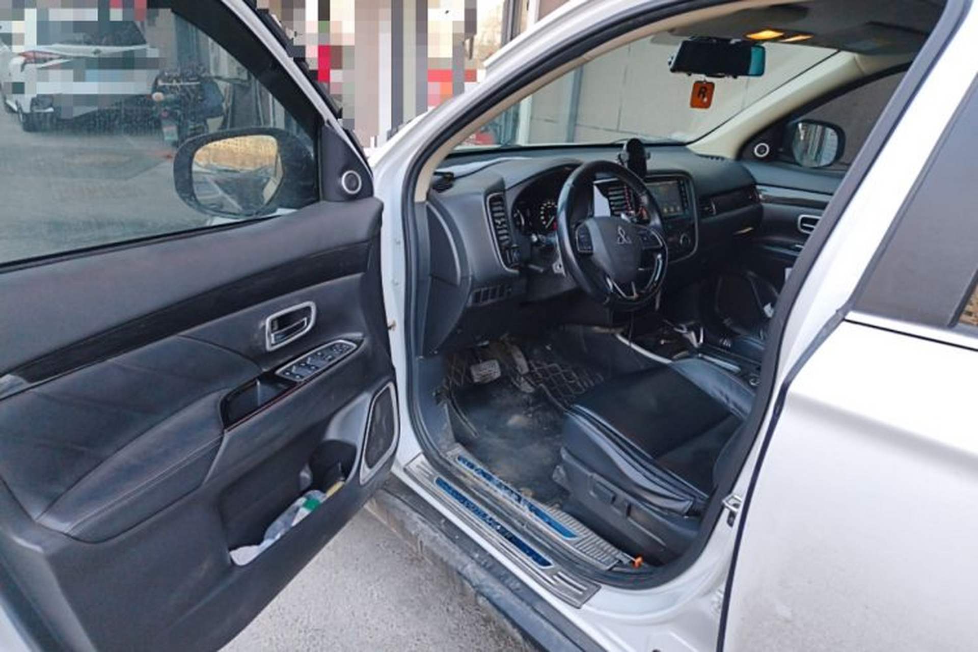 Used Mitsubishi Outlander 2019 2.4L 4x4 Zhi Xiang Edition 5 Seats China V Emission Standard Driver Seat