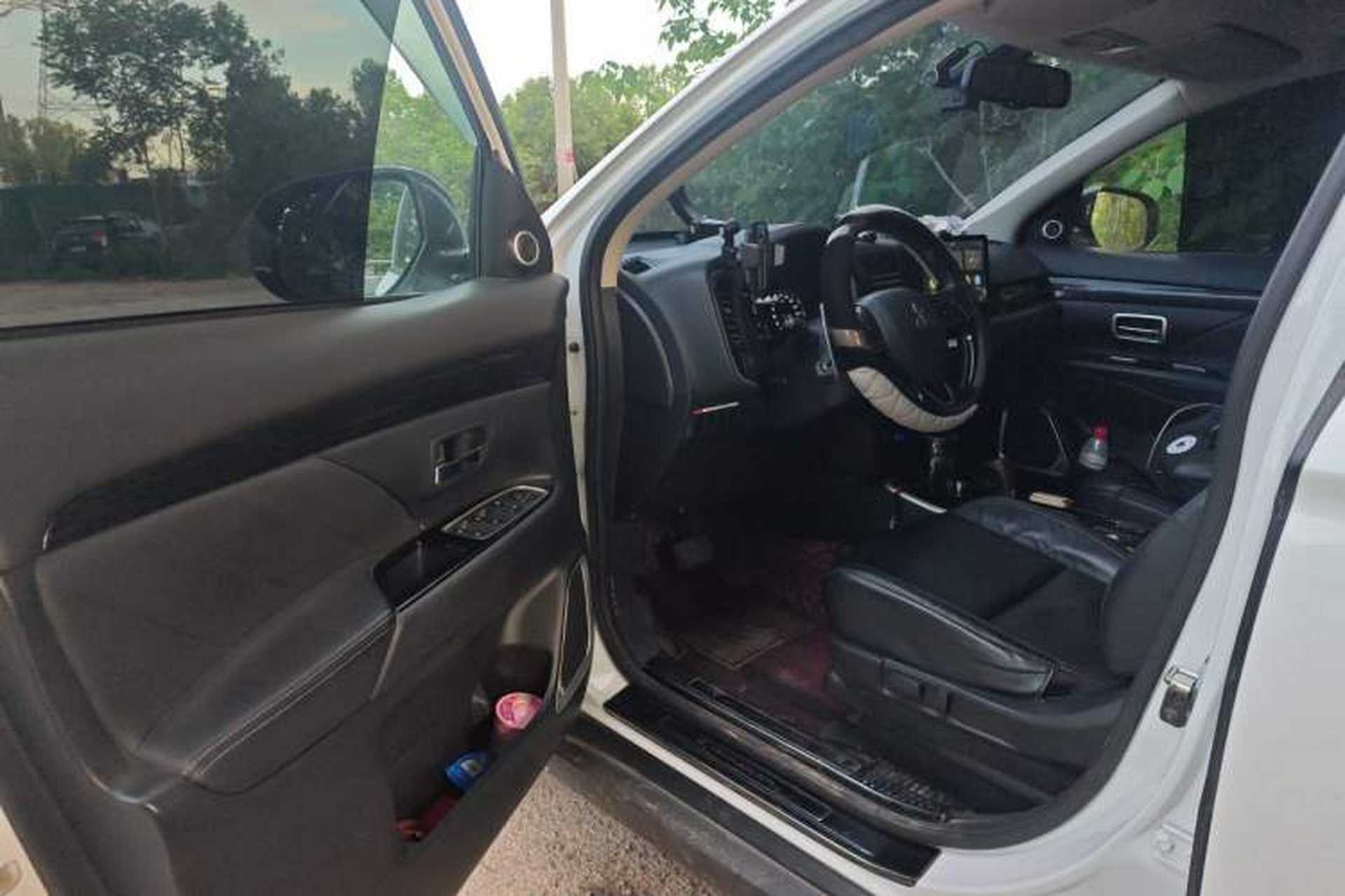 Used Mitsubishi Outlander 2019 2.4L 4x4 Zhi Xiang Edition 7 Seats China VI Standard Driver Seat