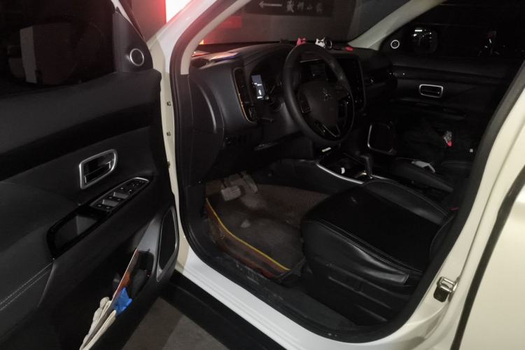 Used Mitsubishi Outlander 2019 2.0L Two-Wheel Drive Comfort Edition 5 Seats China VI Standard Driver Seat