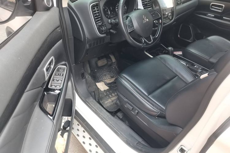 Used Mitsubishi Outlander 2019 2.0L Two-Wheel Drive Comfort Edition 5 Seats China VI Standard Driver Seat