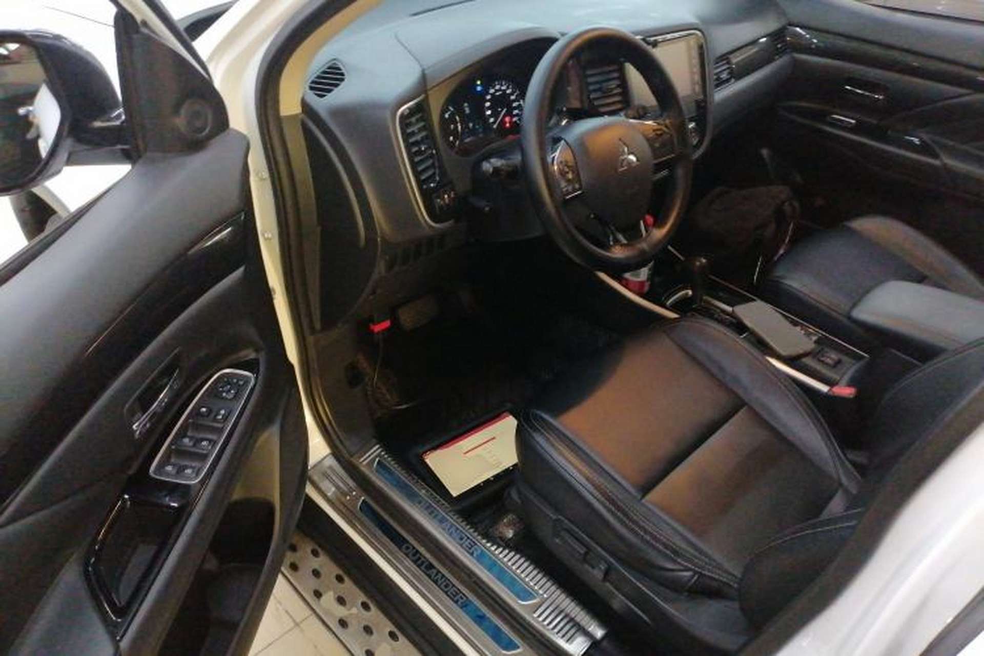 Used Mitsubishi Outlander 2019 2.0L Two-Wheel Drive Comfort Edition 7-Seater China VI Standard Driver Seat