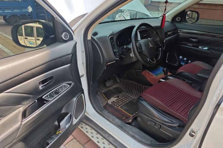 Used Mitsubishi Outlander 2019 2.4L 4x4 Zhi Xiang Edition 5 Seats China VI Standard Driver Seat