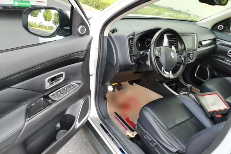 Used Mitsubishi Outlander 2019 2.4L 4x4 Zhi Xiang Edition 7 Seats China VI Standard Driver Seat