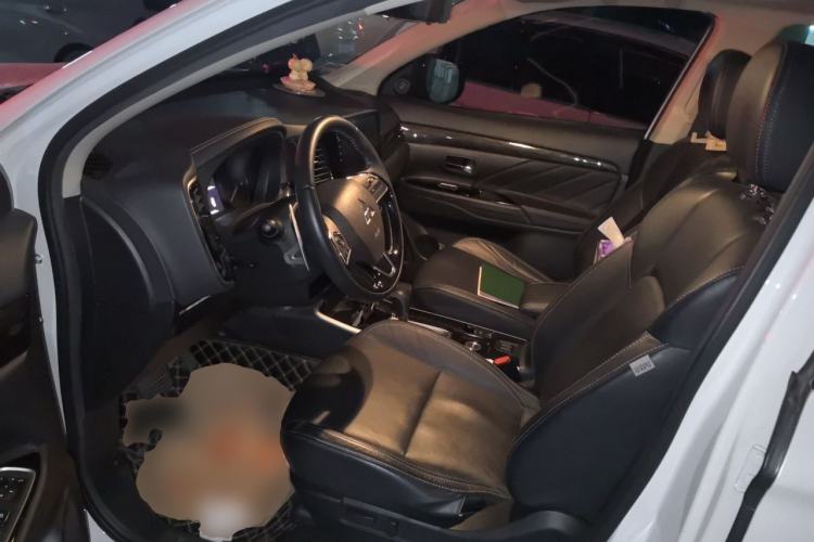 Used Mitsubishi Outlander 2019 2.4L 4x4 Zhi Xiang Edition 5 Seats China VI Standard Driver Seat