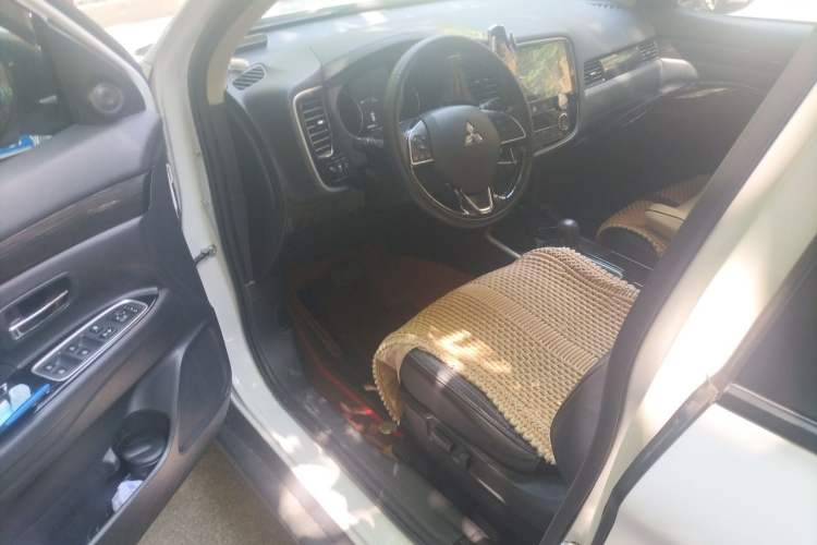 Used Mitsubishi Outlander 2019 2.0L Two-Wheel Drive Comfort Edition 5 Seats China V Standard Driver Seat