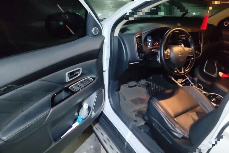 Used Mitsubishi Outlander 2019 2.4L 4x4 Zhi Xiang Edition 5 Seats China V Emission Standard Driver Seat