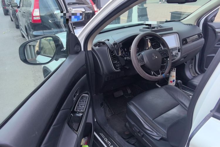 Used Mitsubishi Outlander 2019 2.0L Two-Wheel Drive Comfort Edition 5 Seats China V Standard Driver Seat
