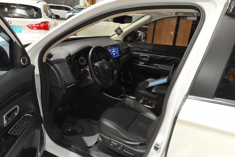 Used Mitsubishi Outlander 2019 2.4L 4x4 Zhi Xiang Edition 5 Seats China VI Standard Driver Seat