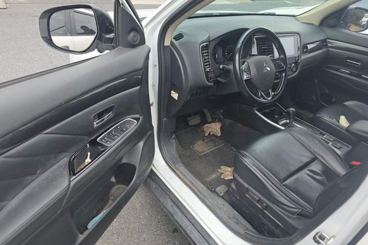Used Mitsubishi Outlander 2019 2.0L Two-Wheel Drive Comfort Edition 5 Seats China VI Standard Driver Seat