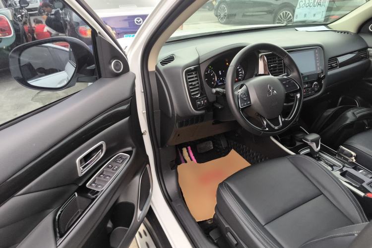 Used Mitsubishi Outlander 2019 2.0L Two-Wheel Drive Comfort Edition 5 Seats China VI Standard Driver Seat