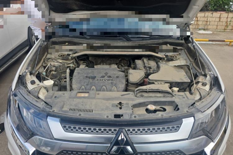 Used Mitsubishi Outlander 2019 2.4L 4x4 Zhi Xiang Edition 7 Seats China VI Standard Engine Bay