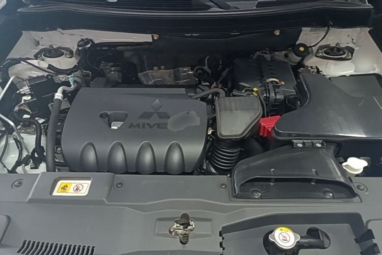 Used Mitsubishi Outlander 2019 2.4L 4x4 Zhi Xiang Edition 5 Seats China V Emission Standard Engine Bay