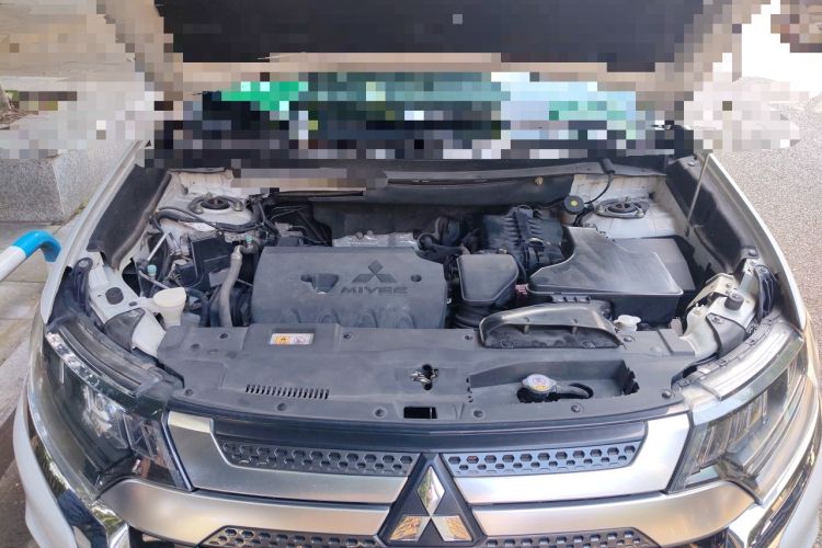 Used Mitsubishi Outlander 2019 2.4L 4x4 Zhi Xiang Edition 7 Seats China V Emission Standard Engine Bay