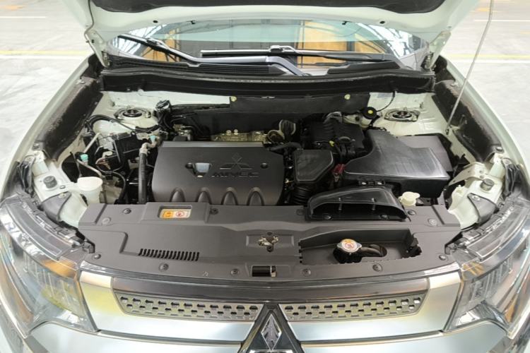 Used Mitsubishi Outlander 2019 2.4L 4x4 Zhi Xiang Edition 5 Seats China VI Standard Engine Bay