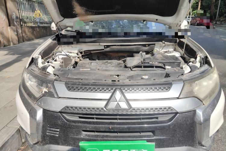 Used Mitsubishi Outlander 2019 2.0L Two-Wheel Drive Comfort Edition 5 Seats China V Standard Engine Bay