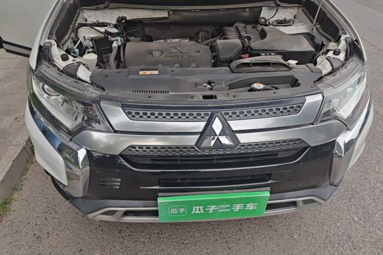 Used Mitsubishi Outlander 2019 2.0L Two-Wheel Drive Comfort Edition 5 Seats China V Standard Engine Bay