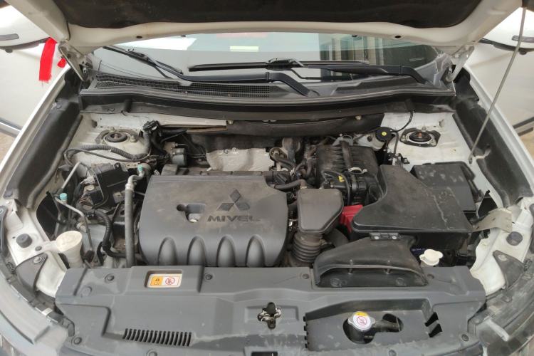 Used Mitsubishi Outlander 2019 2.4L 4x4 Zhi Xiang Edition 5 Seats China V Emission Standard Engine Bay