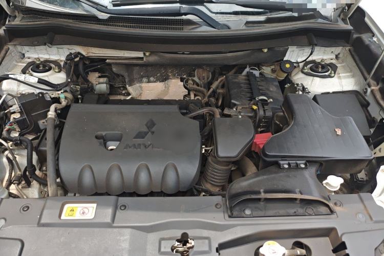 Used Mitsubishi Outlander 2019 2.4L 4x4 Zhi Xiang Edition 5 Seats China V Emission Standard Engine Bay