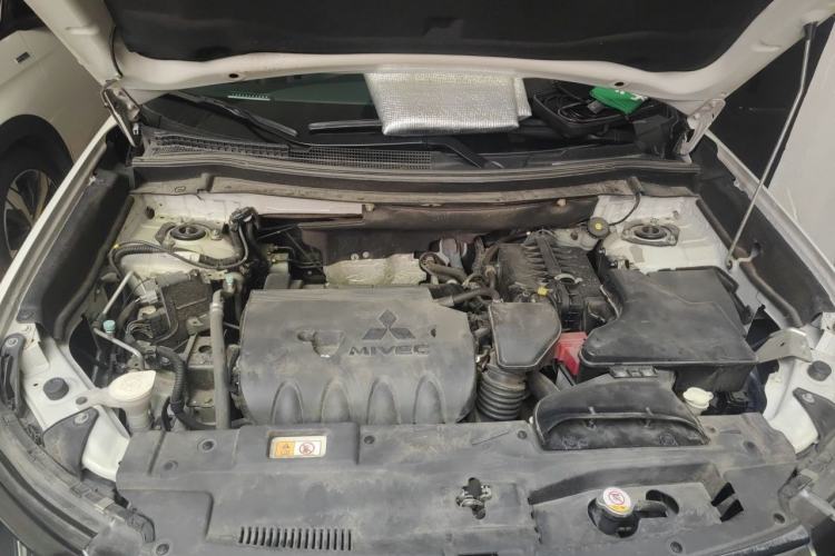 Used Mitsubishi Outlander 2019 2.4L 4x4 Zhi Xiang Edition 7 Seats China VI Standard Engine Bay