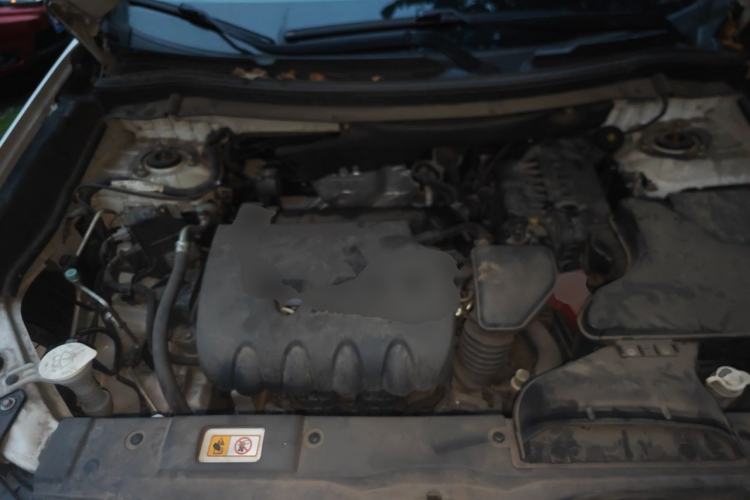 Used Mitsubishi Outlander 2019 2.0L Two-Wheel Drive Comfort Edition 7-Seater China VI Standard Engine Bay