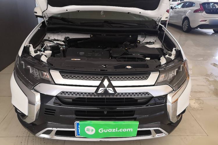 Used Mitsubishi Outlander 2019 2.4L 4x4 Zhi Xiang Edition 5 Seats China VI Standard Engine Bay