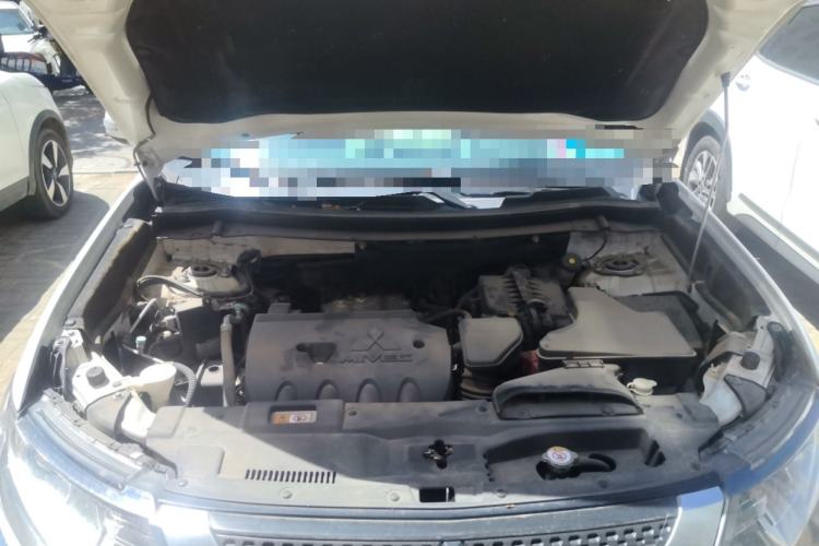 Used Mitsubishi Outlander 2019 2.0L Two-Wheel Drive Comfort Edition 5 Seats China V Standard Engine Bay