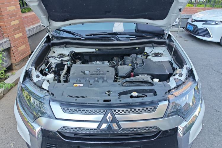 Used Mitsubishi Outlander 2019 2.4L 4x4 Zhi Xiang Edition 5 Seats China V Emission Standard Engine Bay