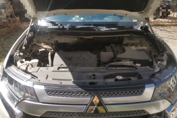 Used Mitsubishi Outlander 2019 2.4L 4x4 Zhi Xiang Edition 5 Seats China VI Standard Engine Bay