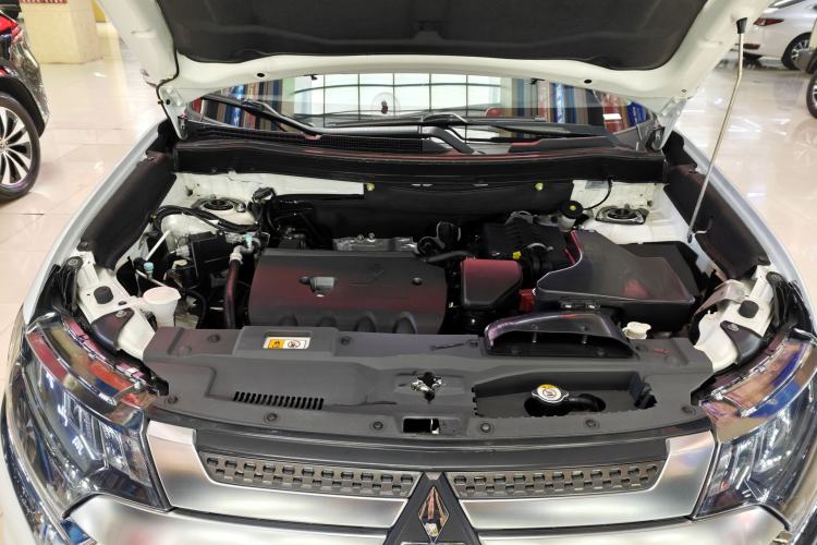 Used Mitsubishi Outlander 2019 2.4L 4x4 Zhi Xiang Edition 5 Seats China VI Standard Engine Bay