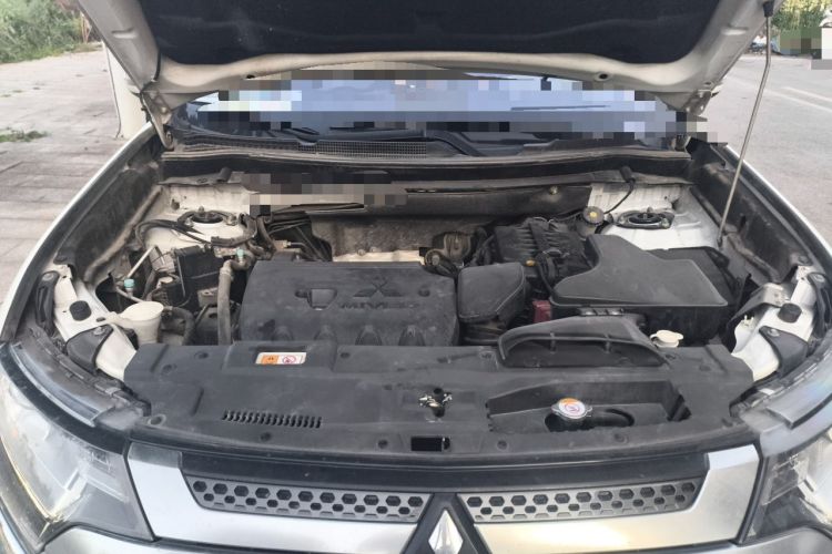 Used Mitsubishi Outlander 2019 2.0L Two-Wheel Drive Comfort Edition 5 Seats China V Standard Engine Bay