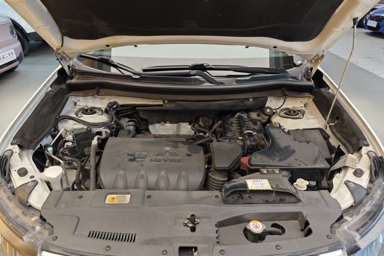 Used Mitsubishi Outlander 2019 2.4L 4x4 Zhi Xiang Edition 5 Seats China V Emission Standard Engine Bay