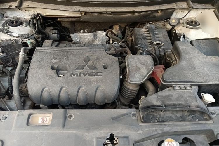 Used Mitsubishi Outlander 2019 2.4L 4x4 Zhi Xiang Edition 7 Seats China VI Standard Engine Bay