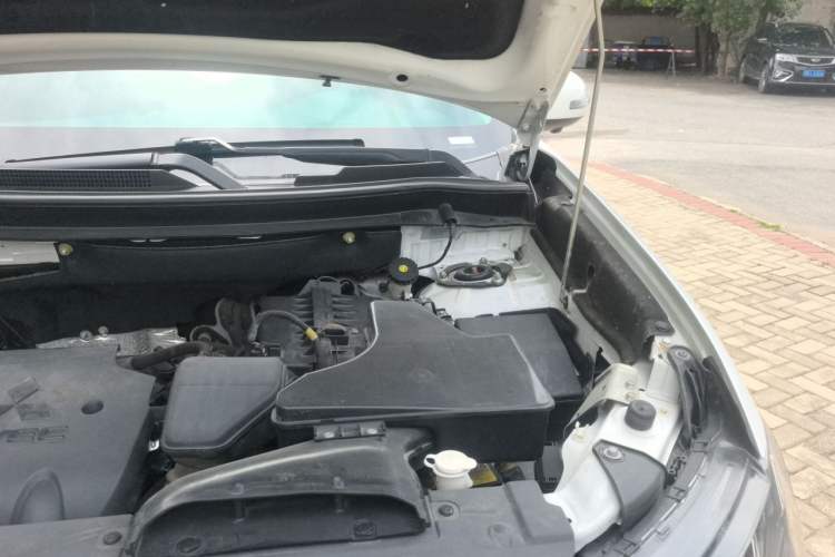 Used Mitsubishi Outlander 2019 2.4L 4x4 Zhi Xiang Edition 7 Seats China VI Standard Engine Bay Left