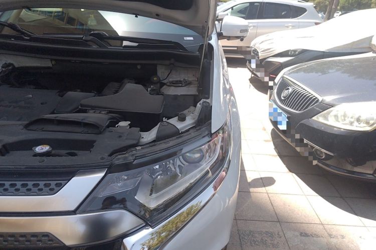 Used Mitsubishi Outlander 2019 2.0L Two-Wheel Drive Comfort Edition 7-Seater China VI Standard Engine Bay Left